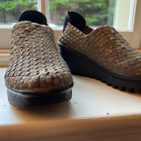 Bernie Mev. GEM slip on wedges. EUC. Bronze, sz. 39 - Picture 2 of 4